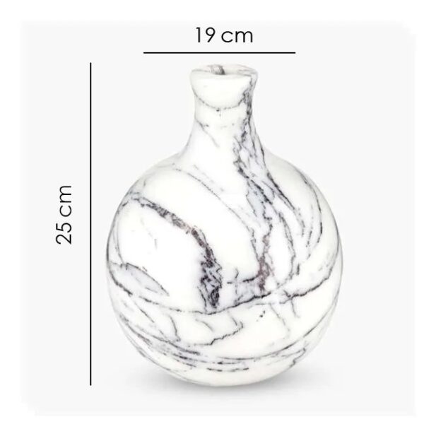 Rounded white marble vase with bold black veining , timeless, and elegant. UAE مزهرية رخامية بيضاء مستديرة بعروق سوداء بارزة – أناقة خالدة بتصميم معاصر. دبي الإمارت أبو ظبي