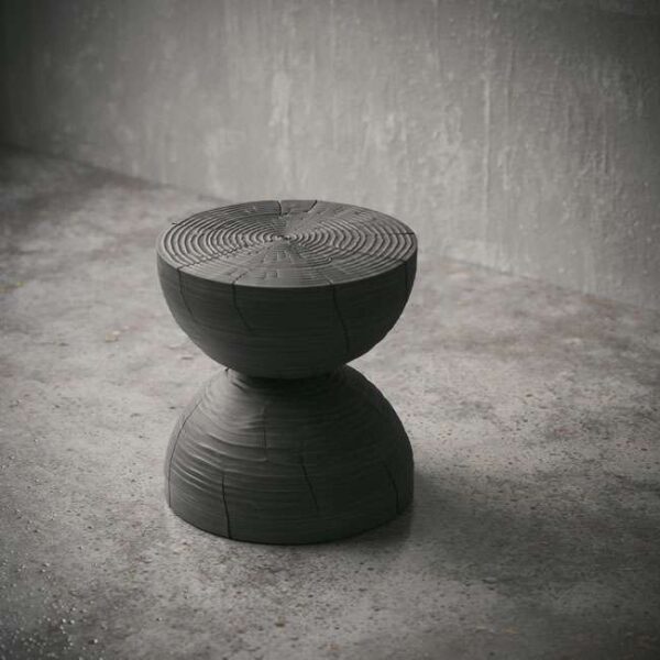 COFFEE-Black sculptural wooden side table with textured finish, designed for luxury interiors in the UAE. طاولة جانبية منحوتة باللون الأسود بلمسة خشبية فاخرة، مثالية للمساحات الداخلية الراقية في الإمارات.