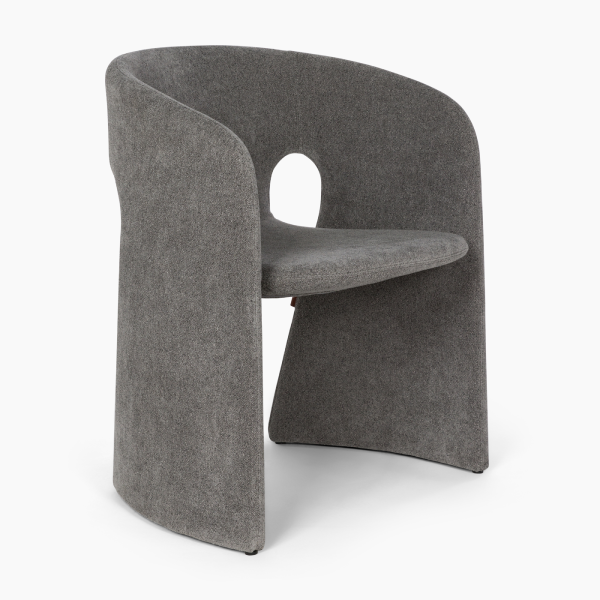 Side-angle perspective of sculptural grey Aether Pearl chair with floating seat and textured upholstery العربية: منظور جانبي بزاوية لطيفة لكرسي Aether Pearl الرمادي بتصميم نحتي ومقعد عائم وتنجيد ذو مظهر نسيجي