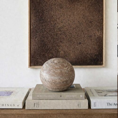 "Handcrafted Luna Sphere ball in natural travertine stone – premium decorative accessory for luxury homes in the UAE" "كرة لونا سڤير مصنوعة يدوياً من حجر الترافرتين الطبيعي – إكسسوار ديكوري فاخر للمنازل الفاخرة في الإمارات"
