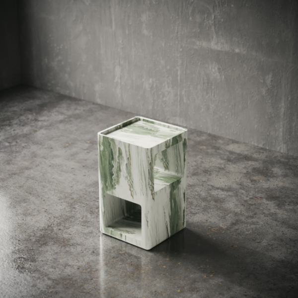 Seraph side table in green and white Shangrila marble with sculptural cut-out design – handcrafted modern accent furniture for luxury UAE interiors طاولة جانبية سيراف من رخام شانغريلا الأخضر والأبيض بتصميم نحتي مجوف – قطعة فنية عصرية مصنوعة يدويًا للديكورات الفاخرة في الإمارات