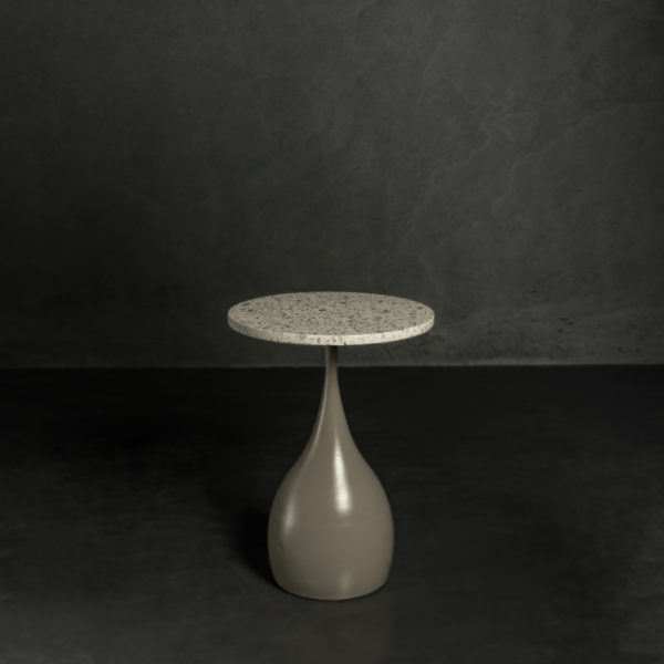Elara Slim terrazzo top side table with glossy taupe base – modern luxury side table for UAE interiors طاولة جانبية إلارا سليم بسطح تيرازو وقاعدة لامعة بلون تاوب – طاولة جانبية فاخرة للديكورات الداخلية في الإمارات