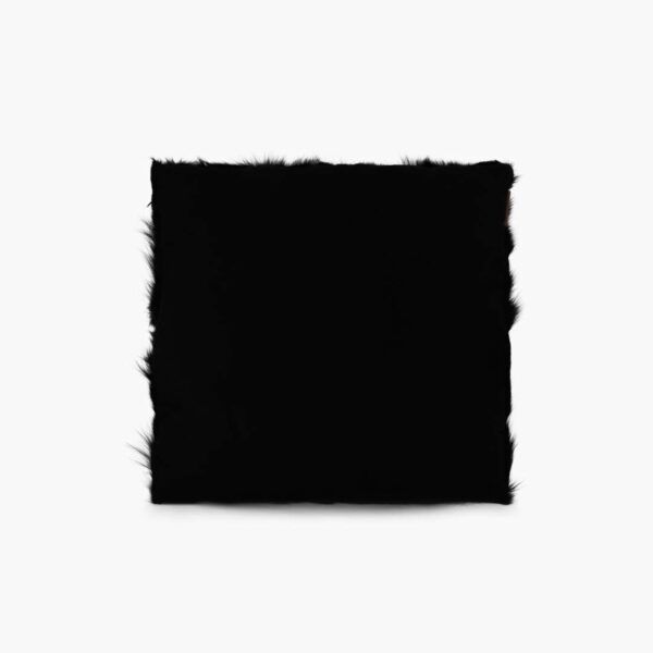 Coney Onyx Cushion – luxury black square cushion 45x45 cm made from 100% genuine fox fur, premium home décor accessory for elegant interiors in Dubai and Abu Dhabi, UAE وسادة كوني أونيكس – وسادة مربعة فاخرة باللون الأسود بحجم 45×45 سم مصنوعة من فرو الثعلب الطبيعي 100%، إكسسوار ديكور راقٍ لمنازل أنيقة في دبي وأبوظبي والإمارات.