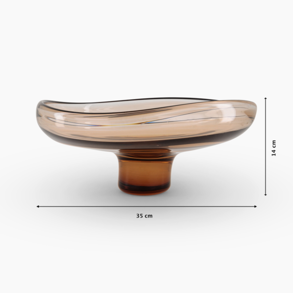 Amber Basin Vase – Modern amber glass centerpiece with elevated base, shown with dimensions 35 cm width and 14 cm height, ideal for dining tables and luxury interiors in the UAE. مزهرية حوض كهرمانية – مزهرية زجاجية عصرية بلون كهرماني مع قاعدة مرتفعة، موضحة بالأبعاد 35 سم عرض و14 سم ارتفاع، مثالية لطاولات الطعام والديكور الفاخر في الإمارات.