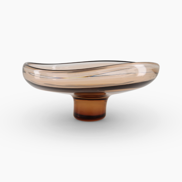 Amber Basin Vase – Sculptural amber glass vase with smooth elevated base, perfect as a decorative centerpiece for consoles, living rooms, and modern UAE interiors. مزهرية حوض كهرمانية – مزهرية زجاجية منحوتة بلون كهرماني مع قاعدة ناعمة مرتفعة، مثالية كقطعة ديكور مركزية للكونسول وغرف المعيشة والديكور العصري في الإمارات.