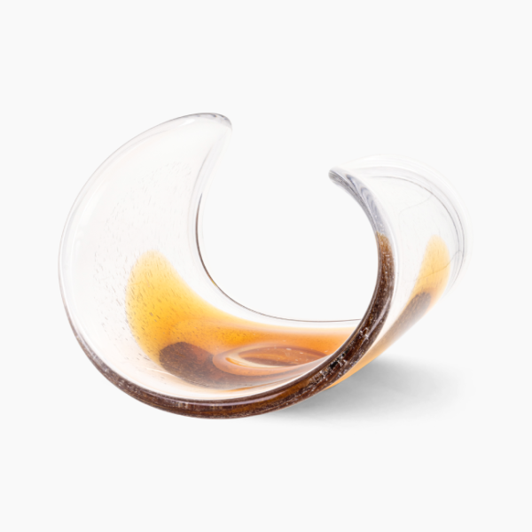 إكسسوار ديكور فاخر من الزجاج – منحوتة هلالية للمنازل العصرية في الإمارات Luxury decorative glass accessory – crescent sculpture for modern homes in the UAE