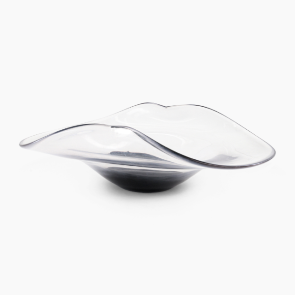 Lumia Wave Vase – Luxury tinted glass vase with modern sculptural wave design for elegant UAE interiors مزهرية لوميا ويف – مزهرية فاخرة من الزجاج الملوّن بتصميم موجي عصري للمساحات الأنيقة في الإمارات
