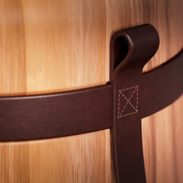 Close-up of leather strap detail on Brunna Side Table - Elegant handcrafted furniture UAE صورة مقربة لتفاصيل الحزام الجلدي لطاولة برونا الجانبية - أثاث يدوي أنيق في الإمارات