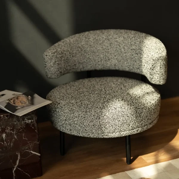 Vireo Lounge Chair styled in modern living room with marble side table – luxury designer seating for contemporary UAE homes. \كرسي فيريو ضمن غرفة معيشة عصرية مع طاولة جانبية من الرخام – مقعد فاخر بتصميم عصري للمنازل الحديثة في الإمارات.